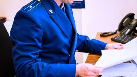 Прокуратура Комаричского района добивается приведения покрытия проезжей части в нормативное состояние